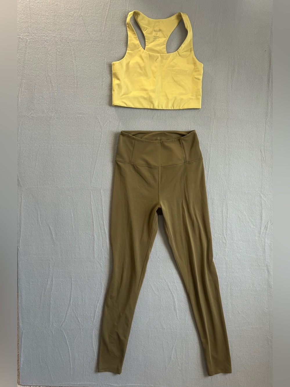 Girlfriend Collective Green Vibe Set M Legging &  Bra Workout